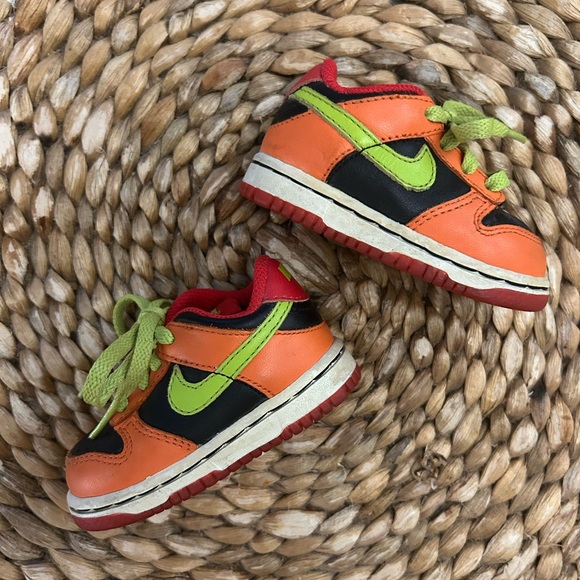 Nike Dunk Low GS Vibrant Orange and Green Sneakers - Picture 1 of 10